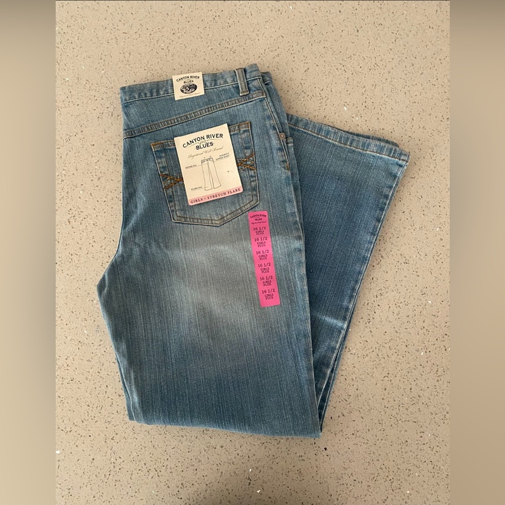 NWT Girls, Canyon River, Flare Leg Jeans
Size 16 1/2 Plus